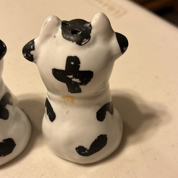 Cow Salt and Pepper Shakers - Black and White. Vintage - Picture 8 of 8